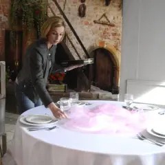 Jak zbudować stół DJ? Ergonomia i styl w Twoim budżecie!