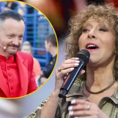 Alicja Majewska śpiewa, a obok niej w czerwonym garniturze widać mężczyznę. Jej utwory poruszają serca.
