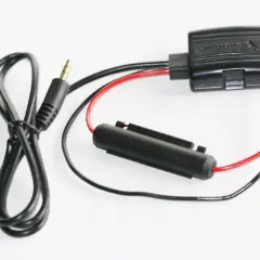 Adapter z kablem jack 3.5mm i bezpiecznikiem, idealny do podłączenia aux w samochodzie.