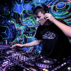 Jak zostać DJ-em w Polsce? Przewodnik po karierze i zarobkach