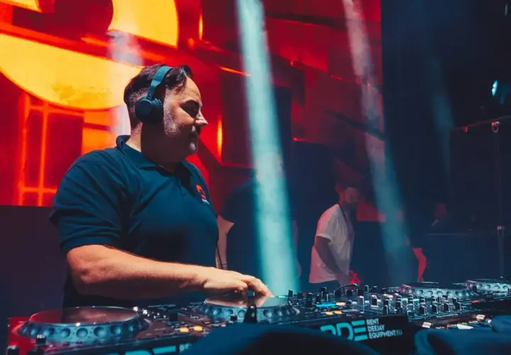 Ile lat ma DJ Kris? Wiek i historia twórcy Sunrise Festival