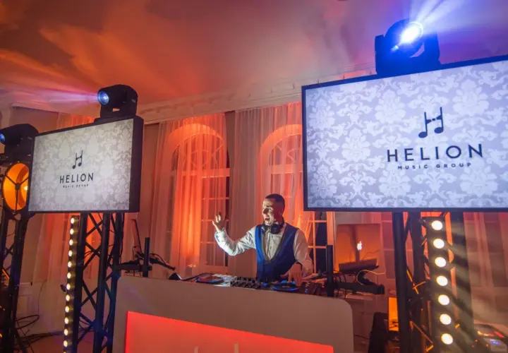 Ile kosztuje DJ na studniówkę? Ceny, pakiety i jak wybrać mądrze