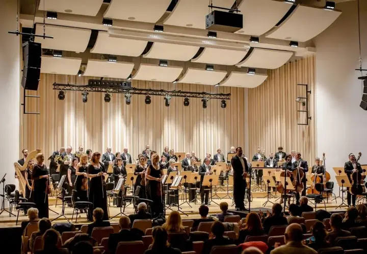 Koncert w filharmonii: Ile trwa i jak zaplanować idealny wieczór?