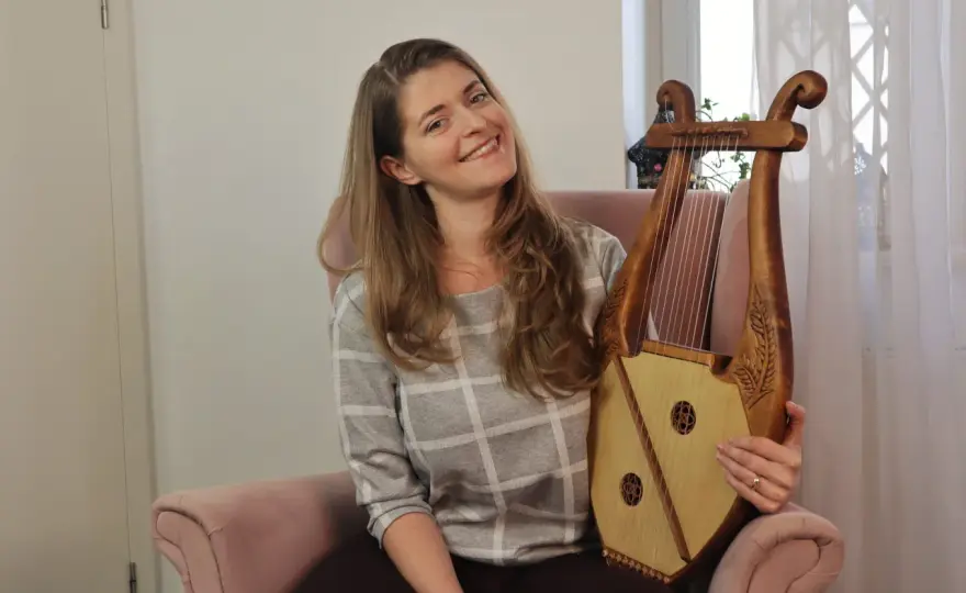 Lira w muzyce - jak odróżnić instrument od waluty