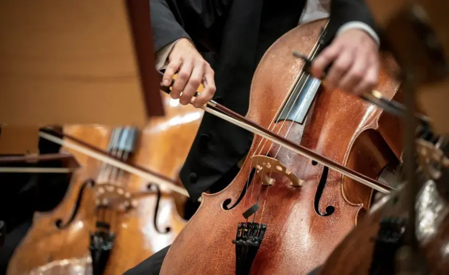 Wiolonczela i sprzęt audio - jak uchwycić jej prawdziwe brzmienie
