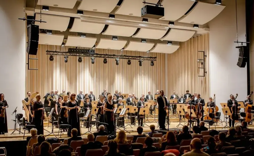 Koncert w filharmonii: Ile trwa i jak zaplanować idealny wieczór?