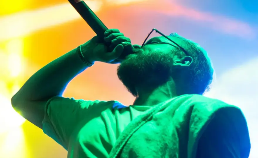Muzyka pop bez uproszczeń - jak działa i dlaczego wciąga