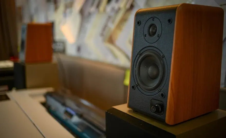 Radio w pracy - jak wybrać stację, która nie rozprasza?