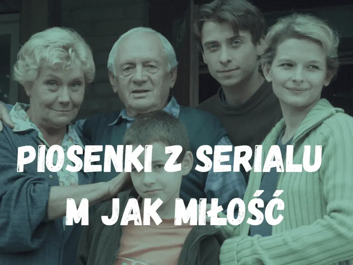 Rodzina z serialu "M jak miłość" na tle drewnianej chaty. Tekst piosenki z serialu.