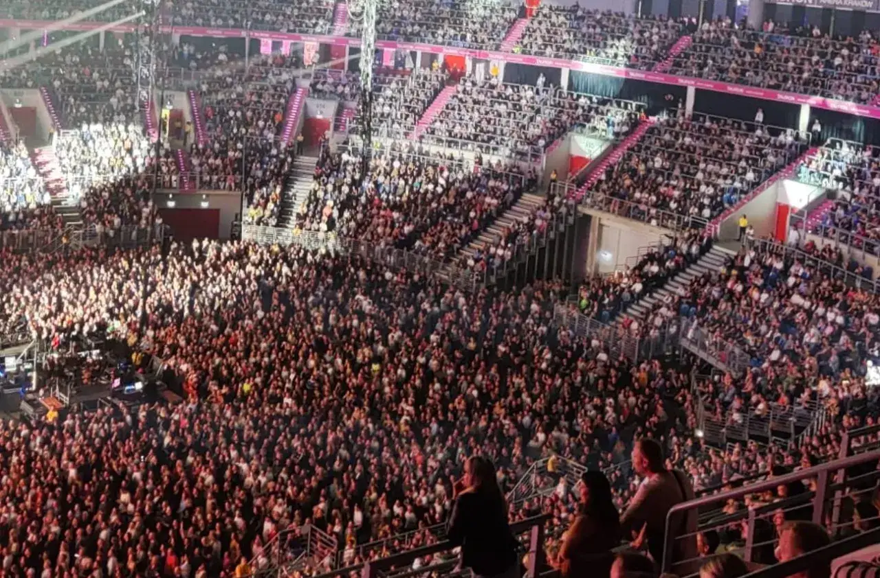Tysiące fanów na koncercie Katy Perry w Krakowie. Arena wypełniona po brzegi, atmosfera gorąca.